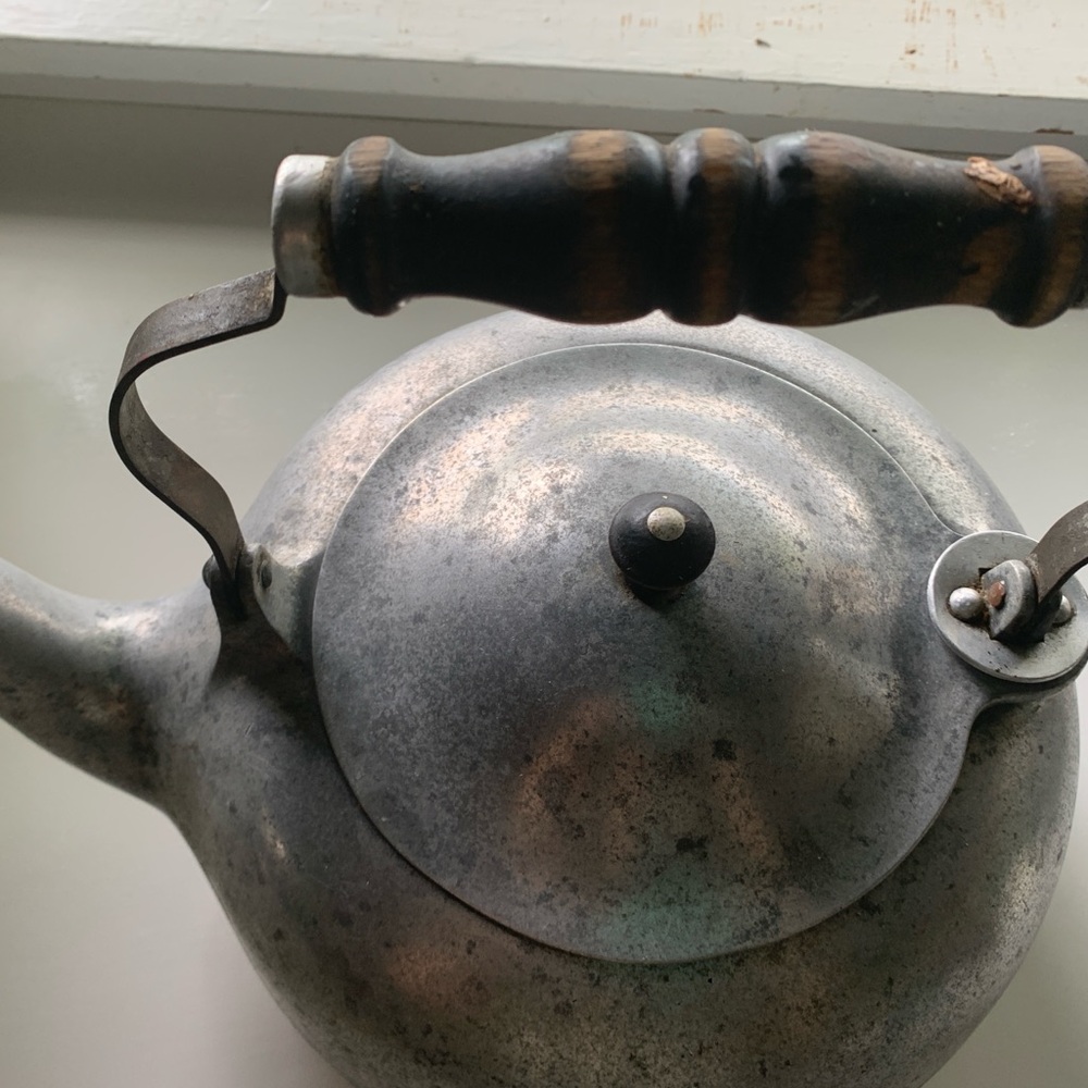 Vintage metal teapot with wood handle. - Picture 2 of 4